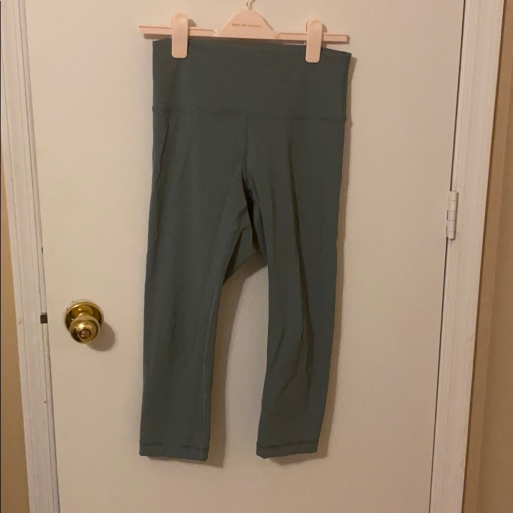 Lululemon crops